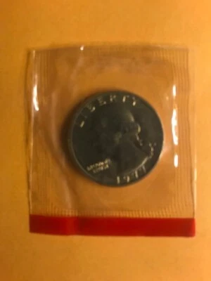 1977 P+D WASHINGTON QUARTER UNCIRCULATED STILL IN MINT CELLO L@@K - Image 1 of 4