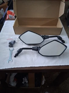 Espejos retrovisores universales para motocicleta Mamiko para M8 M10 roscados nuevos en caja - Imagen 1 de 8