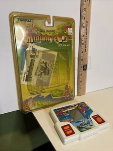 Tiger Electronics Miniature Golf Handheld LCD Video Game Tested Works - Imagen 1 de 8