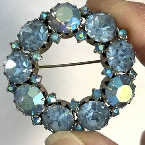 Vintage WEISS SIGNED Brooch Blue AB Rhinestone Circle Brilliant! - Picture 1 of 6