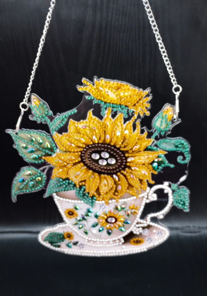 Arte de diamante acabada - Xícara de chá e pires com flores decoração de porta/parede - Imagem 1 de 1