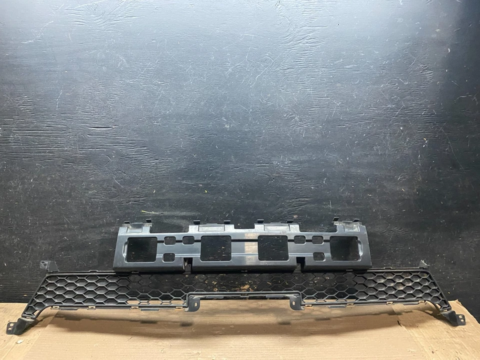 Parrilla inferior parachoques delantero Kia Borrego 2008 a 2012 OEM U7857 DG Foto 1 de 4