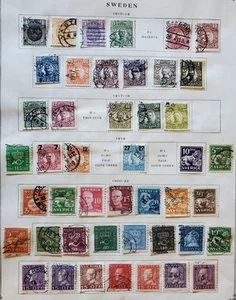 45 estampillas antiguas de Suecia en página de álbum - Lote #63T - Imagen 1 de 1
