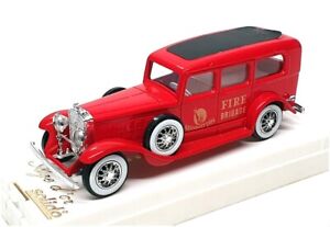 Solido 1/43 Scale 4038 - Cadillac Ambulance Manhattan Fire Brigade - Red