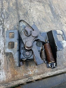 02-09 Trailblazer Hood Latch - Picture 1 of 2