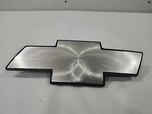 Chevrolet OEM Grill Emblem 15768342 15706324 GMT880 Silverado Tahoe Bowtie Badge - Picture 1 of 6