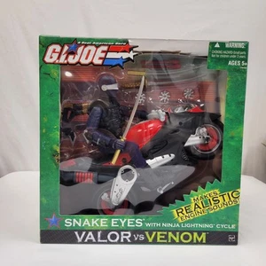 GI Joe Valor vs Venom Snake Eyes with Ninja Lightning Cycle 2004 - Picture 1 of 10