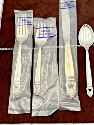 Royal Danish por International Plata 4 Piezas Plata de Ley-3 Nuevo, 1 Usado Foto 1 de 4