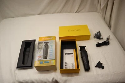 CORTADORA DE PELO RECARGABLE INALÁMBRICA PROFESIONAL KEMEI, MODELO # KM-2299 Foto 1 de 4