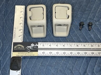 Par de montaje de soporte de privacidad de paquete trasero Volvo XC70 V70 XC90 2008-2013 FABRICANTE DE EQUIPOS ORIGINALES #4372E Foto 1 de 4