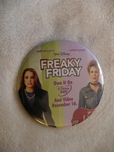   OB- DISNEY FREAKY FRIDAY JAMIE LEE CURTIS LINDSAY LOHAN  PIN BADGE #25686 MINT - Picture 1 of 6