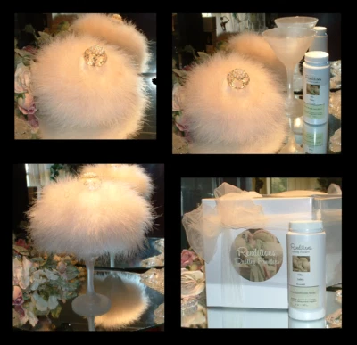 Mascarada ~ Polvo de polvo perfumado de 6 oz con soplo y soporte de vidrio Foto 1 de 4