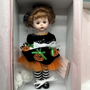 Madame Alexander 8 Zoll Puppe Trick or Treat 64205 mit Box und Etikett - Bild 1 von 5