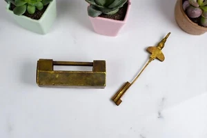Candado antiguo raro forjado a mano mecanismo único sistema de tiras de latón. G2-210 - Imagen 1 de 10