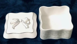 Vintage Wedgewood Celestial Platinum BoneChina TrinketBox w Lid White Grey FEB19 - Picture 1 of 12