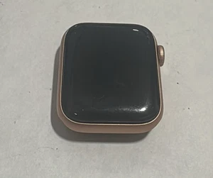 Apple Watch Series 5 [GPS 40mm] Smart Watch - ASIS (IL) - Photo 1 sur 2