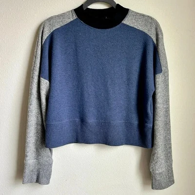 Suéter Azul y Gris Colorblock Talla I: M I Sweet Romeo Foto 1 de 4