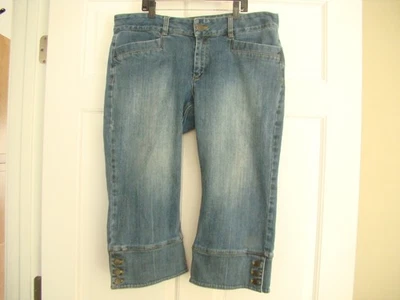 Michael KORS Capri Jeans Fading Button Legs Size 12 - Image 1 of 4