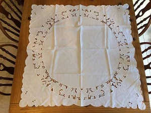 VINTAGE 42" = 1065mm WHITE SCALLOPED EDGE SQUARE LINEN TABLE CLOTH - Bild 1 von 4