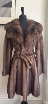 Abrigo largo de piel con cinturón blanco y dorado vintage para mujer L/XL con pequeños defectos Foto 1 de 4