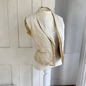 Chaleco de seda francés antiguo tono crema pálido temprano chaleco de boda bordado 18 - Imagen 1 de 10