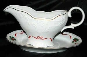Menuet Poland Basket of Cheer White Gravy Boat Underplate Holly Ribbon Embossed - Picture 1 of 5