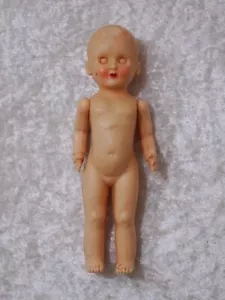 JVDbDR - Rosebud Design Puppe - Schlafaugen - England - Vintage - 15,5 cm - Bild 1 von 3