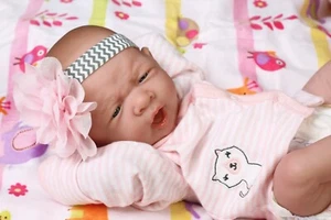 MY ADORABLE BABY GIRL !!BERENGUER PREEMIE LIFELIKE REBORN DOLL W PACIFIER,BOTTLE - Picture 1 of 8