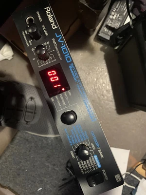 Roland JV-1010 Digital 64-Voice Half-Rack Synthesizer Module with Man & Adapter - Image 1 of 4