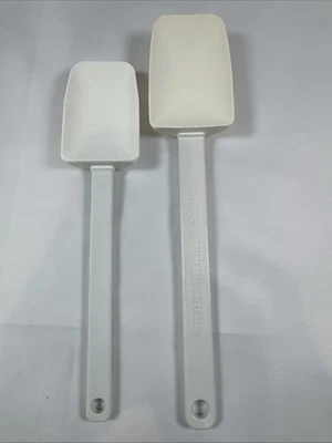 Pampered Chef Large & Medium Mix 'N Scraper Spatula Set - Image 1 of 4