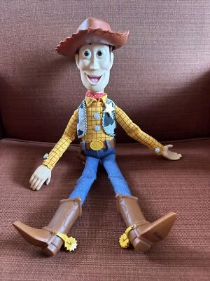 Boneca Vintage Disney Pixar Thinkway Toy Story Woody Pull String 15” SEM SOM! - Imagem 1 de 4