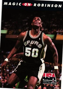 1992 SkyBox USA Basketball #109 Magic on David Robinson - Dream Team / Spurs - Foto 1 di 2