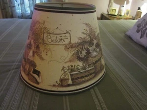 1999 # 46537 Homestead Shoppe Körbe Lampenschirm 10" hoch - Bild 1 von 9