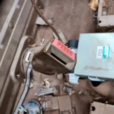 89 Trooper Isuzu USADO DIESTRO DELANTERO DERECHO CINTURÓN RECEPTOR HEMBRA COLOR TOSTADO 4 PUERTAS Foto 1 de 4