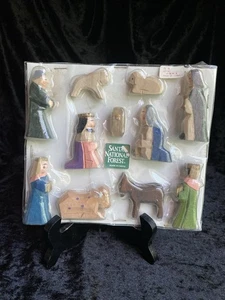 Presepe e mangiatoia natalizia vintage in miniatura legno intagliato 11 pezzi NUOVO - Foto 1 di 15