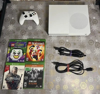 Microsoft Xbox one S white 781GB With Cord, Controller, And 4 Rated E10-M Games - Image 1 of 4
