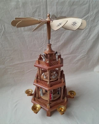 Pyramide 3-stöckig 6 x Kerzenhalter Erzgebirge Volkskunst  DDR ? 46 cm - Bild 1 von 4