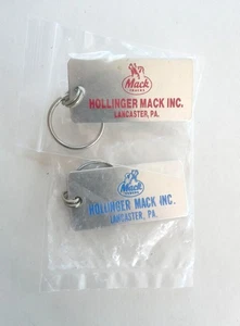 Vintage 2 Hollinger Mack Trucks Werbung Metall Schlüsselanhänger Bulldogge Neu aus altem Lagerbestand Lancaster PA - Bild 1 von 5