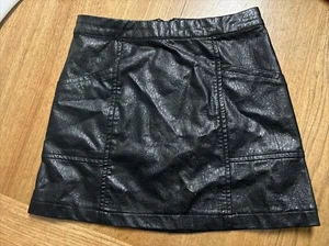 Girls Art Class Faux Leather Black Skirt 2 pockets Size S (6/6x) - Picture 1 of 6