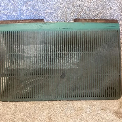 Parrilla de altavoz para tablero de instrumentos Ford 1955 55 1956 56 2 puertas Fairlane Customline Foto 1 de 4