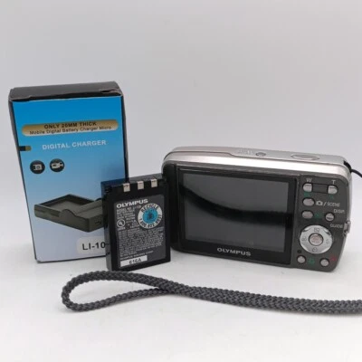 Olympus Stylus 600 Digital 6.0MP Digital Camera For Parts Cracked Screen Battery - Image 1 of 4