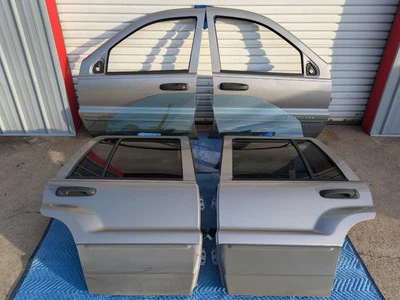 Juego completo de puertas WJ Grand Cherokee Laredo 1999-2003 (plateadas) limpias y libres de óxido Foto 1 de 4