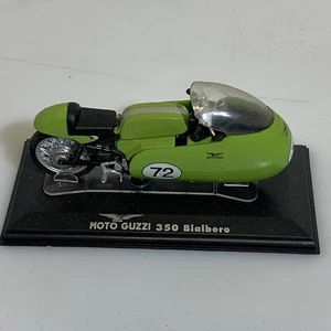 Moto Guzzi 350 Bialbero Modellauto im Maßstab 1:24 mit Sockel - Bild 1 von 5