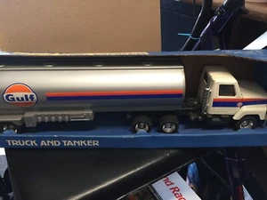 ERTL 1998 GULF Tractor & Tanker Approximately 20"x2.75"x4.5" (1:24 ?)  - Picture 1 of 8