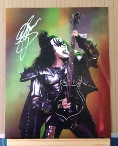 AUTOGRAPH PHOTO - GENE SIMMONS (b) - 8 x 10 - Picture 1 of 1