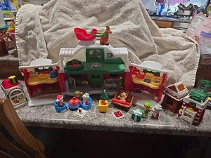 FISHER PRICE LITTLE PEOPLE SANTA'S NORTH POLE CHRISTMAS COTTAGE HOUSE + EXTRAS! - Picture 1 of 8