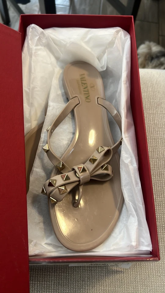 Sandalias VALENTINO GARAVANI Rockstud Bow Jelly Tanga Poudre 38 Foto 1 de 1