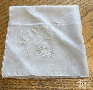 Vintage White Flower Embroidered Handkerchief 12x12 - Picture 1 of 6