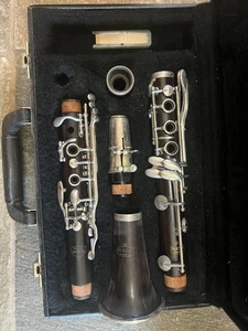 Edelholz Klarinette mit Koffer. Made in France - Bild 1 von 7