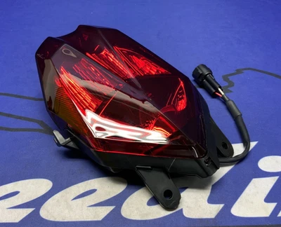 Conjunto de luz trasera Triumph Street Triple 765 2023-2026 OEM T2702245 Foto 1 de 4